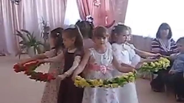 Танец с цветочными дугами смотреть онлайн