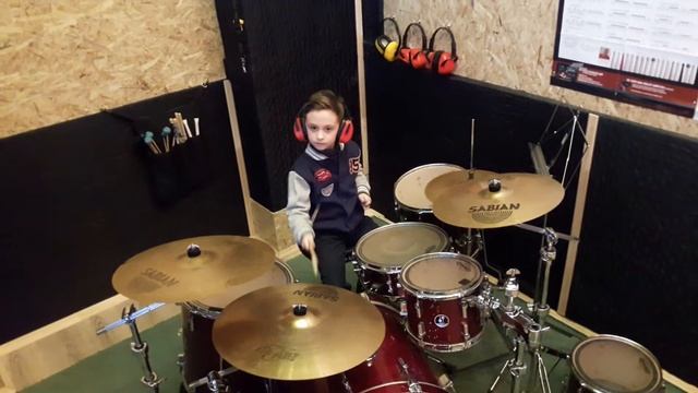 Drum kit cover - It`s my life - by 8 year Old Павел Степанчиков смотреть онлайн