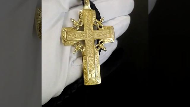 Голгофский крест из жёлтого золота и кожаный шнурок-гайтан с золотой застёжкой. Вес комплекта 47г, смотреть онлайн