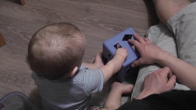 Косте год - запихивает формочки в сортер смотреть онлайн