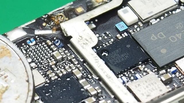 iPhone 6s замена контроллера заряда U4500 U2 Tristar A1610A3 в Колпино смотреть онлайн