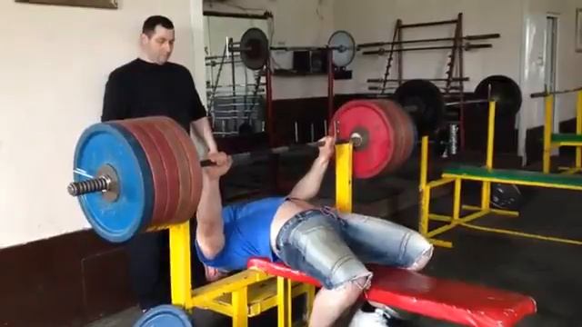 Георгий Берошвили жим лёжа RAW 260 кг на 3 раза,подготовка к БЧ - 2014! смотреть онлайн