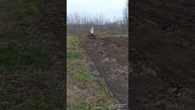 Самодельный мини трактор, пашем огород смотреть онлайн