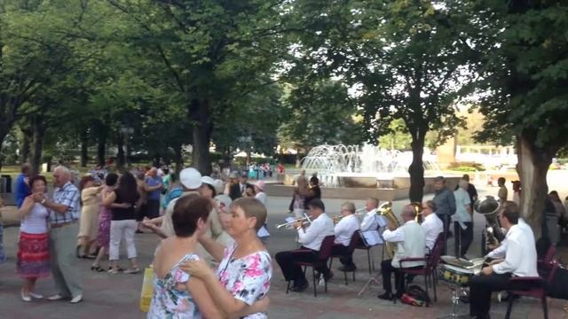 Духовой оркестр Фортуна-Бенд в Парках без названия смотреть онлайн