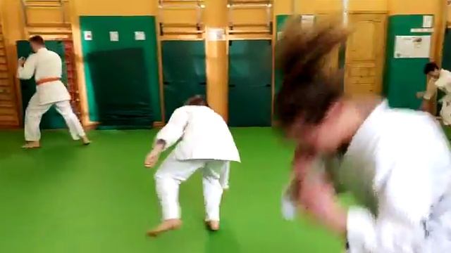 Кувырок - базовая акробатика для рукопашного боя смотреть онлайн