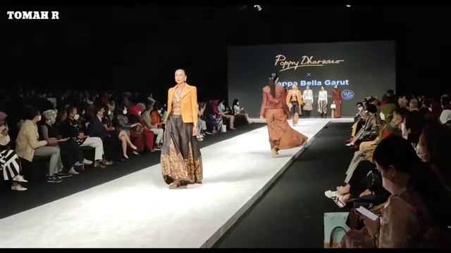POPPY DHARSONO - NAPPA BELLA GARUT -batik by BATIK KERIS ladies bag by WG смотреть онлайн