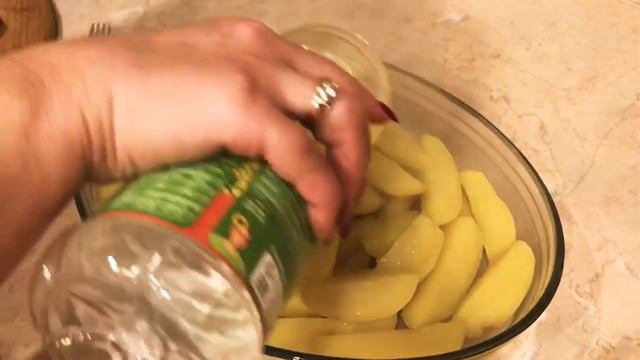 Запечённый картофель по-деревенски с колбасками смотреть онлайн