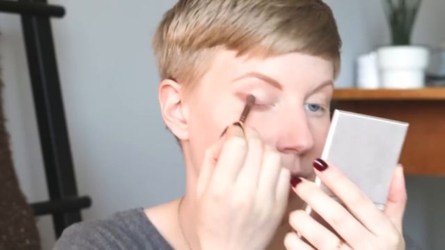 Minimalist Makeup Capsule & Everyday Green Beauty Look смотреть онлайн