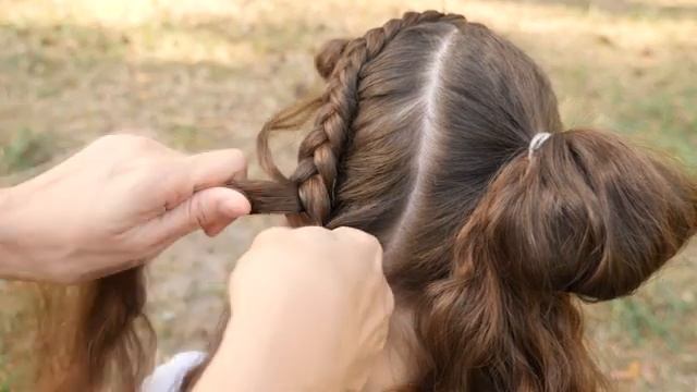 Крест-накрест и упорядоченная растрепанность // Criss-cross dutch and featherd braids смотреть онлайн
