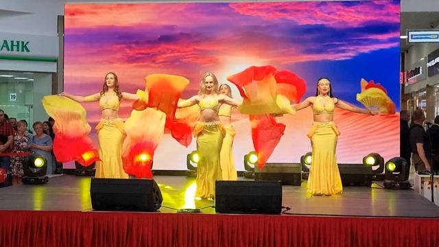 Зажигательный танец в день рождения Красной Площади! смотреть онлайн
