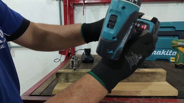 Parafusadeira DTP141(Vídeo Comparativo)