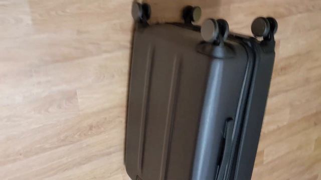 Чемодан для путешествий от Xiaomi смотреть онлайн