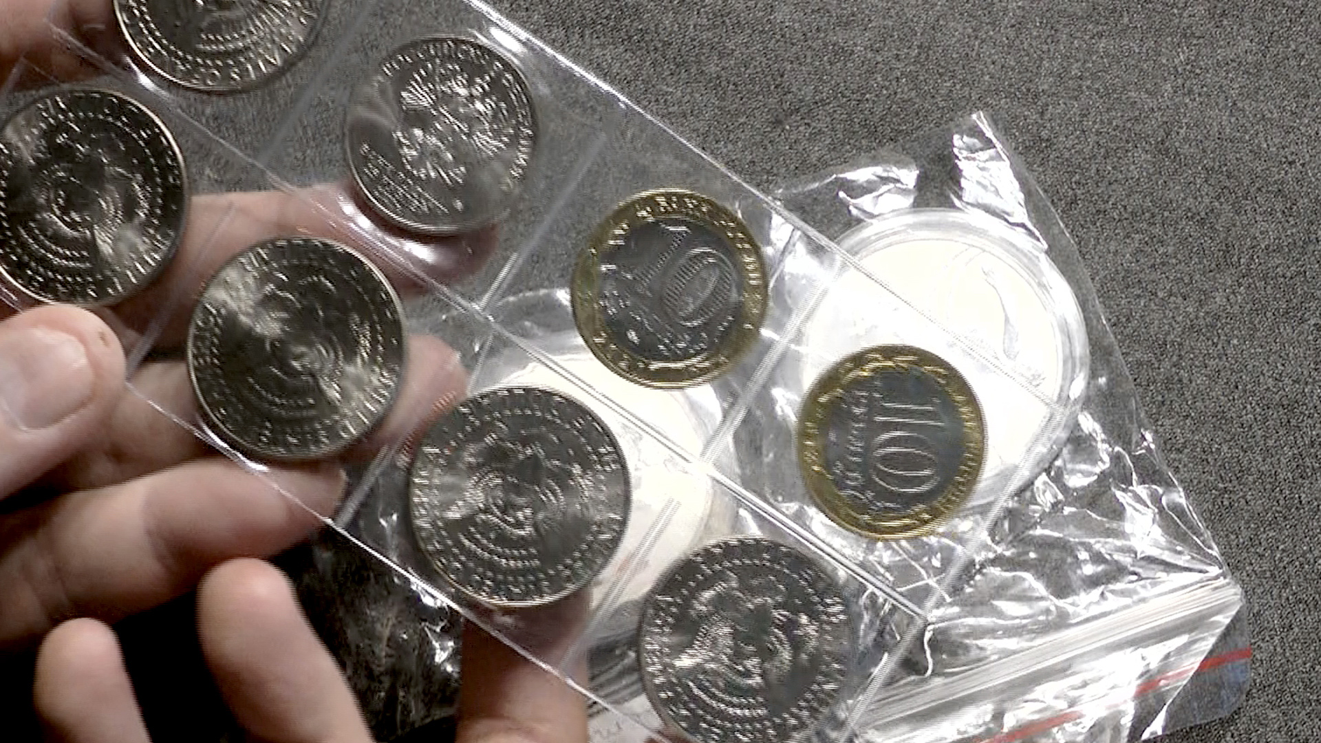 Распаковка посылки с монетами. Серебро Сочи 2014, РФ, США. смотреть онлайн