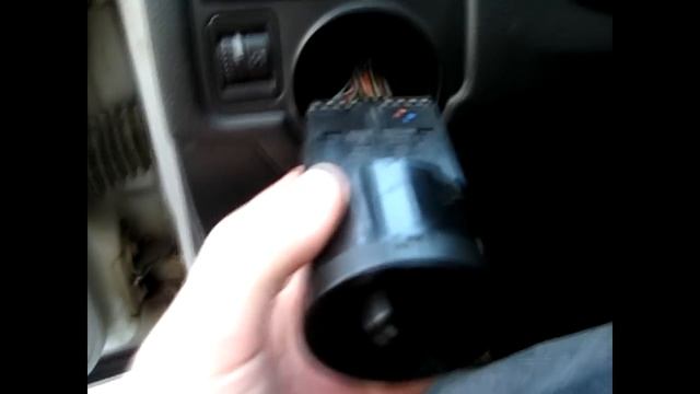 DIY: Volkswagen Headlight Switch Removal смотреть онлайн