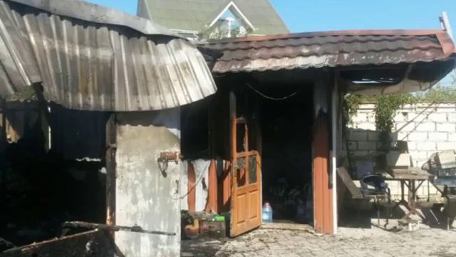 Феодосийские пожарные потушили магазин в Береговом смотреть онлайн