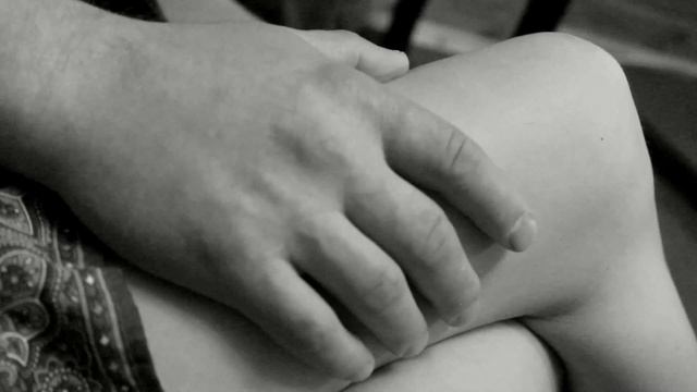 рука на ноге смотреть онлайн