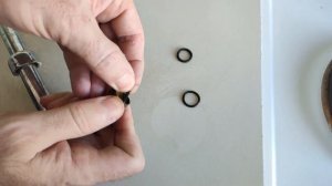 Течь воды из под гусака смесителя. Замена прокладки.