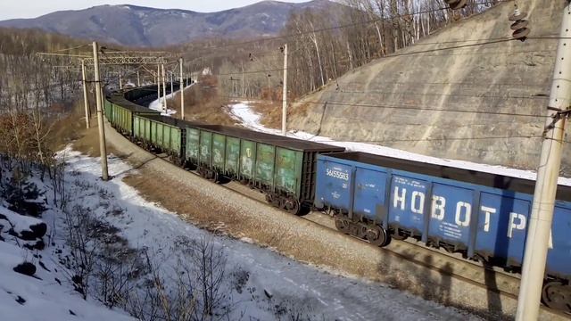 Система электровозов 2ЭС5К-113/078 с грузовым поездом и толкач 4ЭС5К-033 