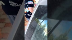 Как открыть дверь от машины если ключи остались внутри