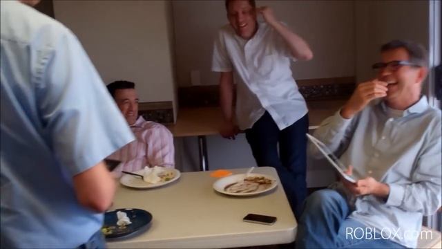 Testing ROBLOX on the iPad at ROBLOX HQ смотреть онлайн