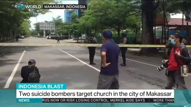 Suicide bombers target church in Makassar on Palm Sunday смотреть онлайн