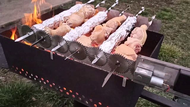 Приспособление для жарки шашлыка на шесть шампуров. Саможар "Волчок"! смотреть онлайн