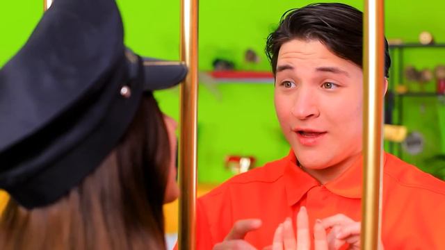 Богатая тюрьма vs бедная тюрьма / Мой краш попал в тюрьму смотреть онлайн