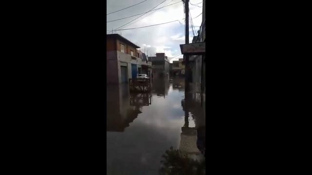 Наводнение в Алжире: город Аннаба ушел под воду смотреть онлайн