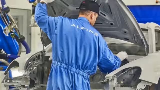 Alpine A110 Enters Production in France смотреть онлайн