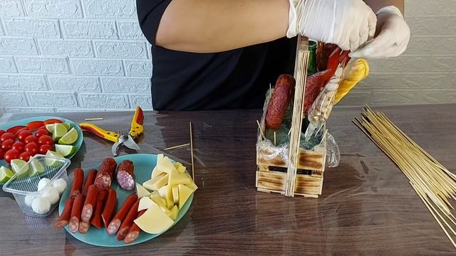 Пивной букет своими руками.Мужской букет.Подарок мужчине своими руками.Сьедобный букет. смотреть онлайн