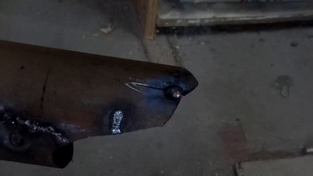 Сварка чугуна дорогими электродами в дачной мастерской смотреть онлайн