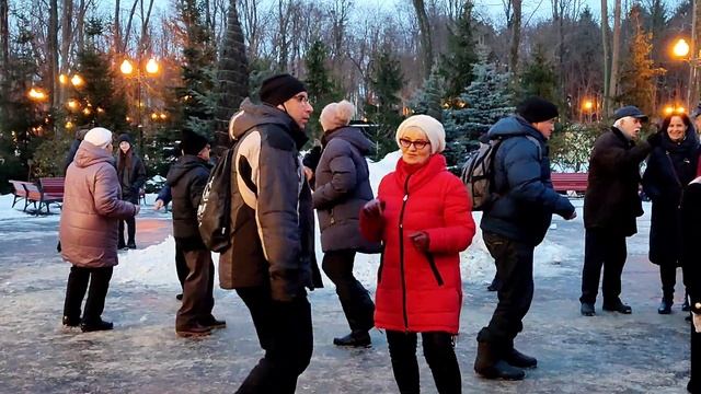 А Я РЕВНУЮ ТЕБЯ!???/ТАНЦЫ В ПАРКЕ ГОРЬКОГО ХАРЬКОВ ДЕКАБРЬ 2021 смотреть онлайн