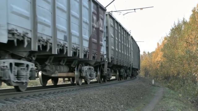 Электровоз 2ЭС4К-080 с грузовым поездом смотреть онлайн