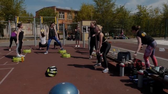 OUTdoor-тренировка с командой FRAU FITNESS (женский фитнес клуб) смотреть онлайн