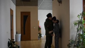 ПАРНЯ ЗАБРАЛИ В АРМИЮ//ДЕВУШКА УПАЛА В ОБМОРОК
