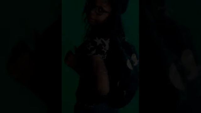 Indy Hannah - Fiquei sem ar смотреть онлайн