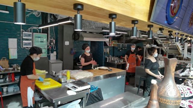 Урумчи (Urumchi). Уйгурское кафе в Санкт-Петербурге в ТК "Галерея" на 5-м этаже. Обзор. смотреть онлайн