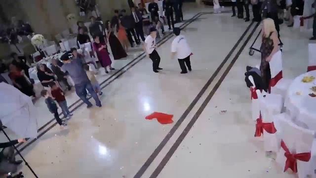 Оригинальный танцевальный подарок от Бабушки и Папы!!! На годик дочке!!! смотреть онлайн