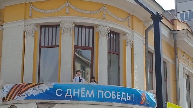 День победы  это праздник  со слезами  на глазах.