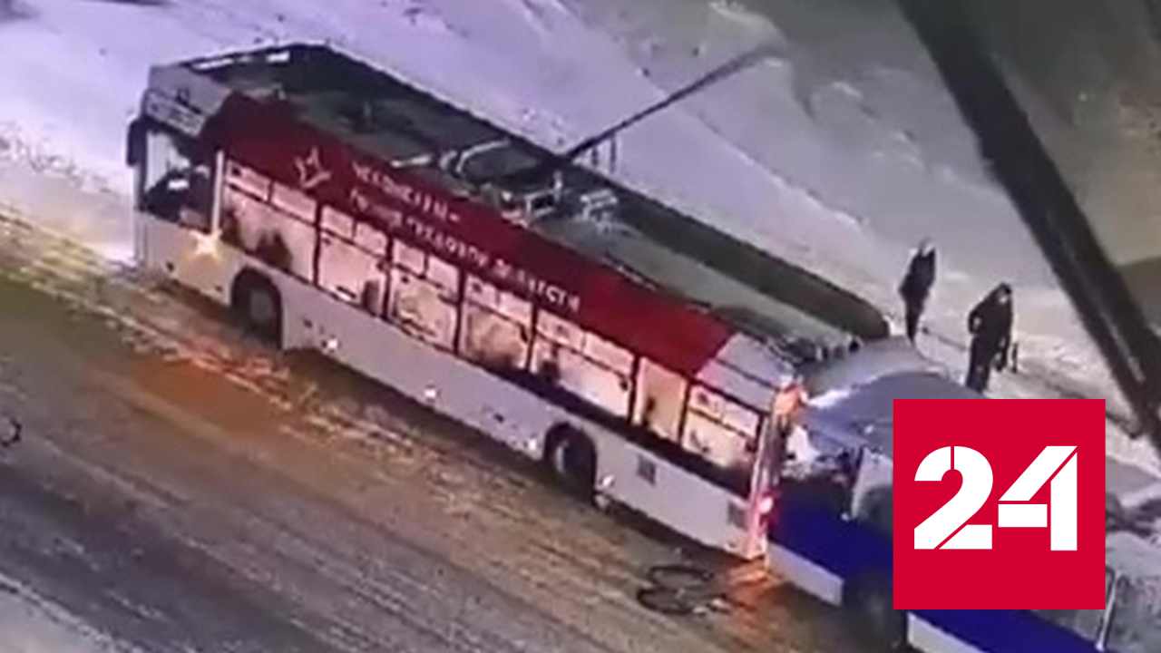 Два троллейбуса столкнулись на остановке в Чебоксарах - Россия 24 смотреть онлайн