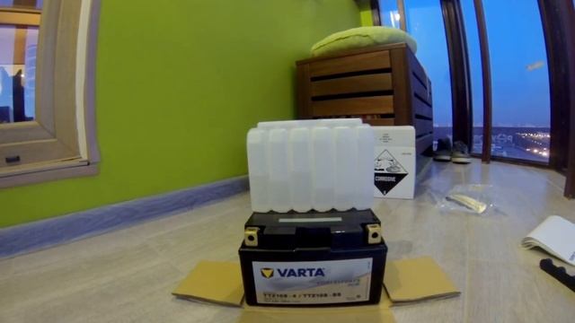 Заправка аккумулятора VARTA. Как заправить аккумулятор электролитом. смотреть онлайн