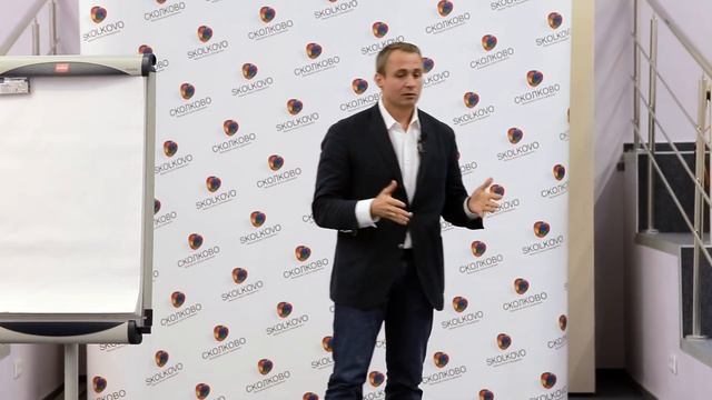 КАК ИЗБЕЖАТЬ БАНКРОТСТВА? Торговые центры или онлайн продажи? Оскар Хартманн. смотреть онлайн