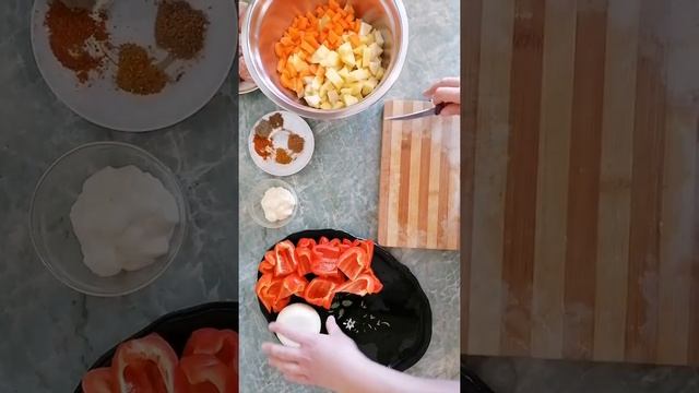 Картофель с овощами и мясными шариками в духовке. Перец как на гриле. #вторыеблюда#картошкавдуховке смотреть онлайн