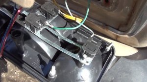 #5. ВАЗ 2106. Замена колхозных задних фонарей на "оригинальные"