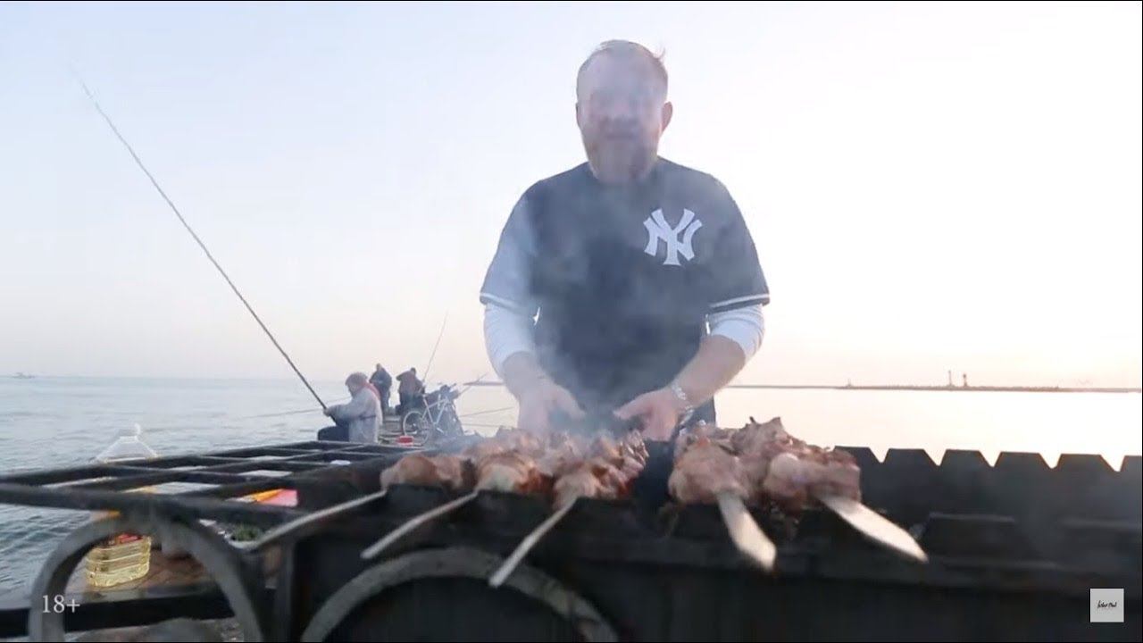 Константин Ивлев - готовит 