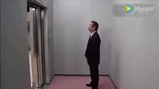 Директор школы в лифте