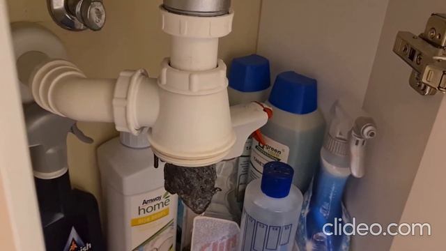 Как ЛЕГКО и БЫСТРО быстро почистить сифон раковины и не запачкать пол-квартиры!