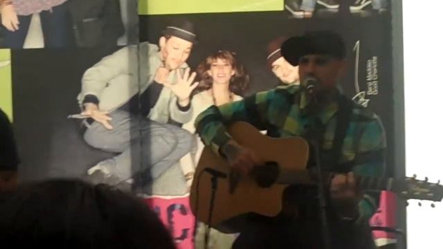 Benji & Joel Madden-I Just Wanna Live @ Roseville Macy's 10-16-10 смотреть онлайн