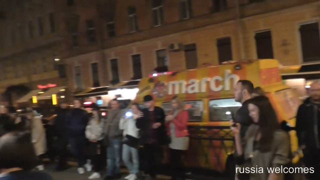 street ORCHESTRA lights on Friday in St. Petersburg 2020 violin musicians nightlife смотреть онлайн