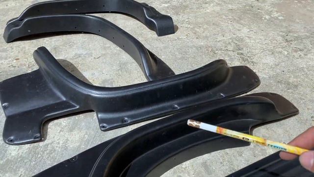Working on the Fine Details + Painting Under Fenders смотреть онлайн